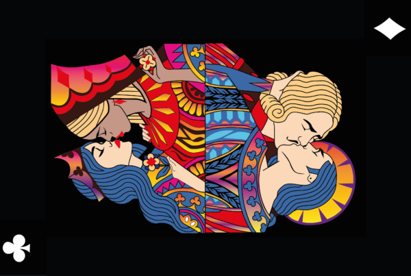 Een speelkaart met aan de rechterkant het symbool voor een ruiten boer en twee mannen die kussen. Aan de linker kant het symbool voor de klaveren vrouw en twee vrouwen die kussen.